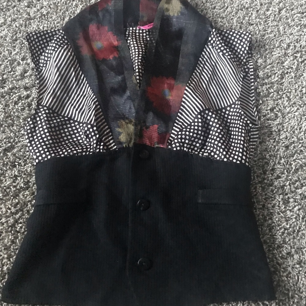 Super Lucky Cat Fitted Scarf Vest